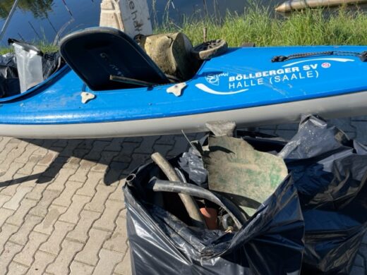 Boot und gesammelter Müll