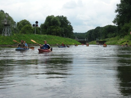 Weiterfahrt durch den Schleusenkanal